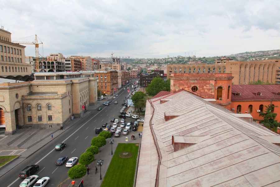 A Guide to Drving Rules for First-Time Visitors in Armenia